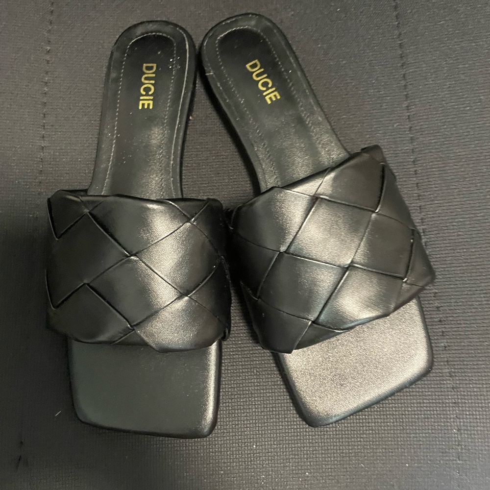 Dixie black sandals sz 8